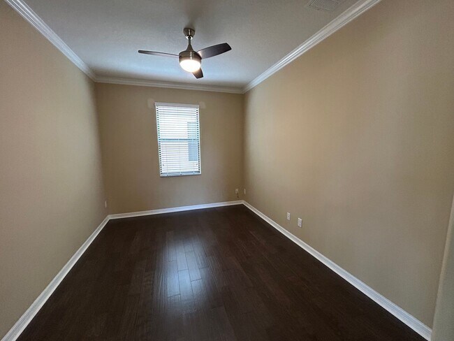 Building Photo - Available Mid May! Spacious 4/2 Single Fam...