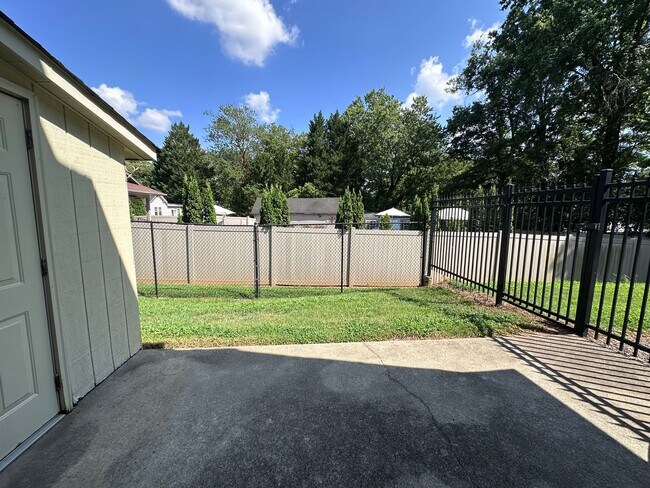 Building Photo - Charming & Private Townhouse in NW Hickory – 2BR, 1.5BA, Prime Location - No Pets