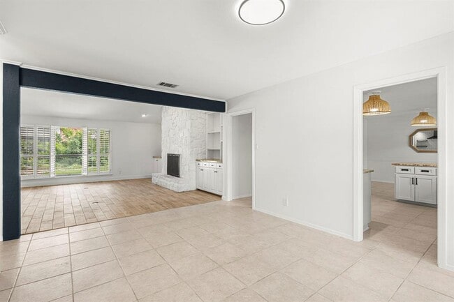 Building Photo - 2404 Coral Ridge Cir