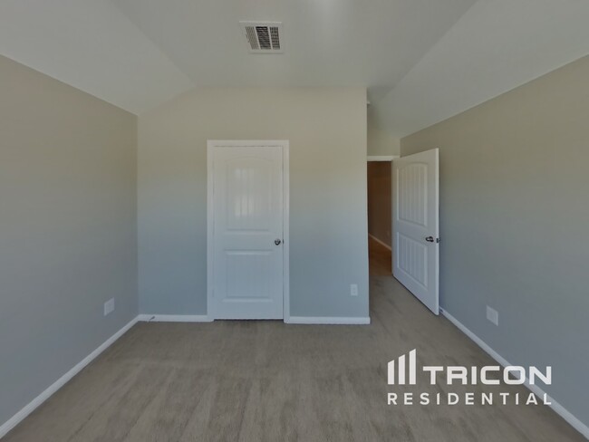 Building Photo - 809 Walls Blvd