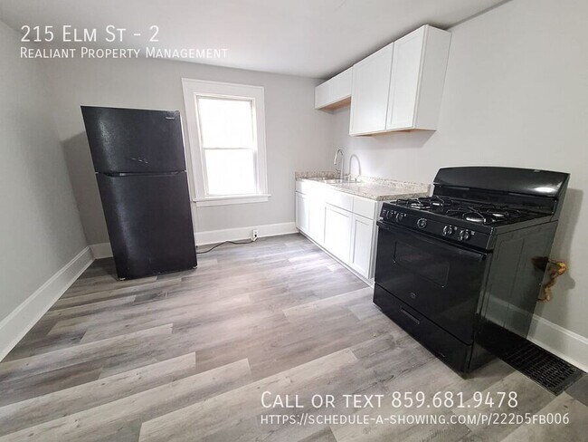 Building Photo - 215 Elm St