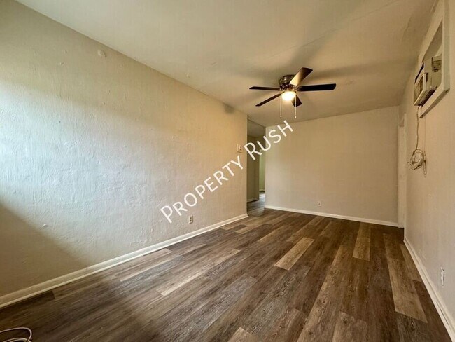 Building Photo - 3603 Dorris St