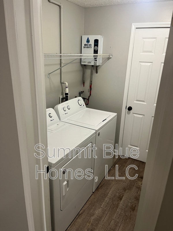 Building Photo - 555 N Dupont Ave