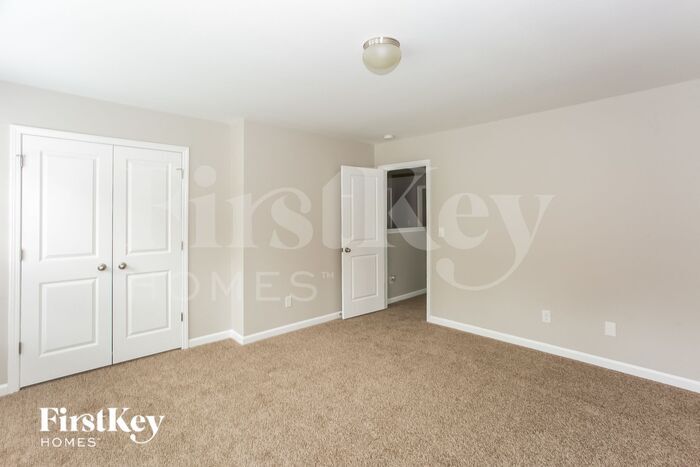 Building Photo - 5931 Sanders Farm Ln