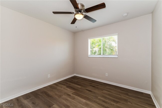 Building Photo - 349 SW 28th Pl