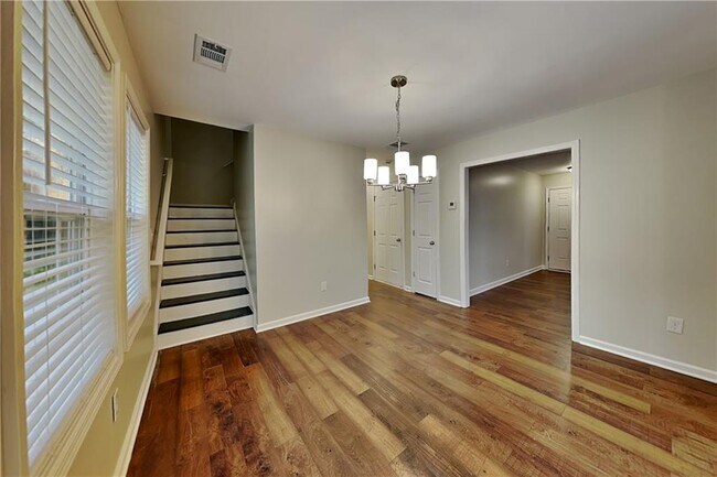 Building Photo - 32 Stable Ln