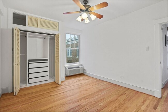 Building Photo - Amazing One-Bedroom Adams Morgan Unit! - W...