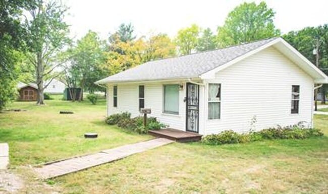 Building Photo - Sangamon Valley schools! 3 Bedroom, 1 bath