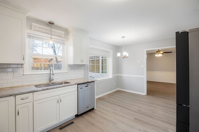 Building Photo - 4 Bedroom Home in Chesterfield County!!!! ***Available Early December***