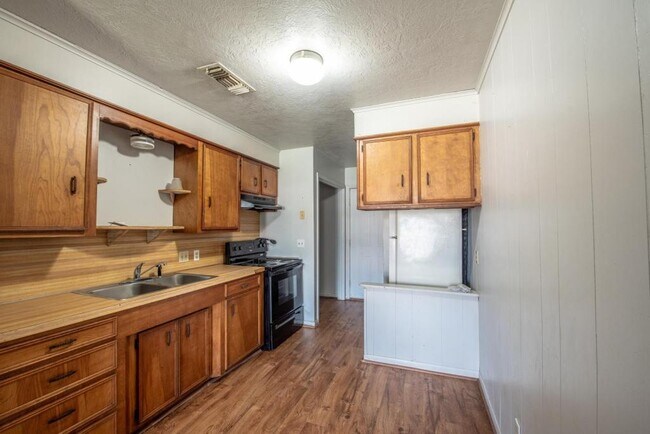 Building Photo - 1801 Cheryl Dr