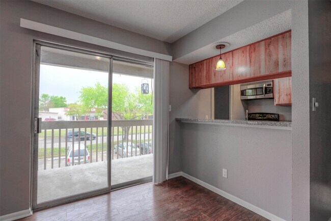 Building Photo - 3919 Fairmont Pkwy