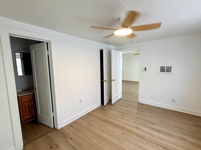 Building Photo - 205 S Crawford Ave