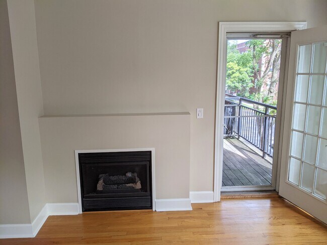 Building Photo - 142 Elmwood Ave