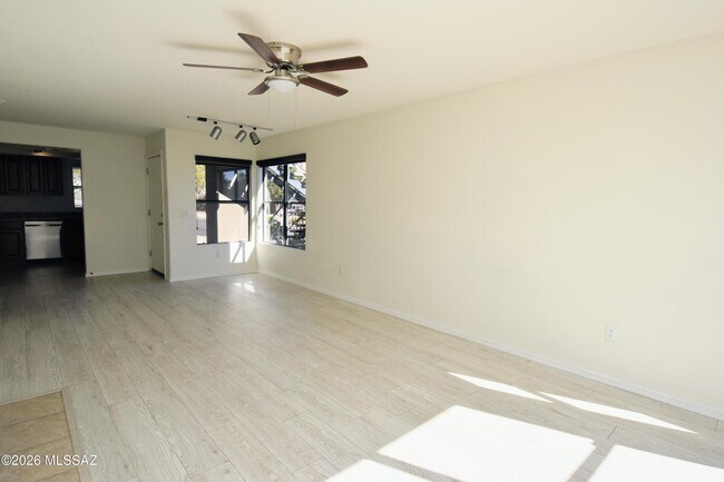 Building Photo - 5855 N Kolb Rd