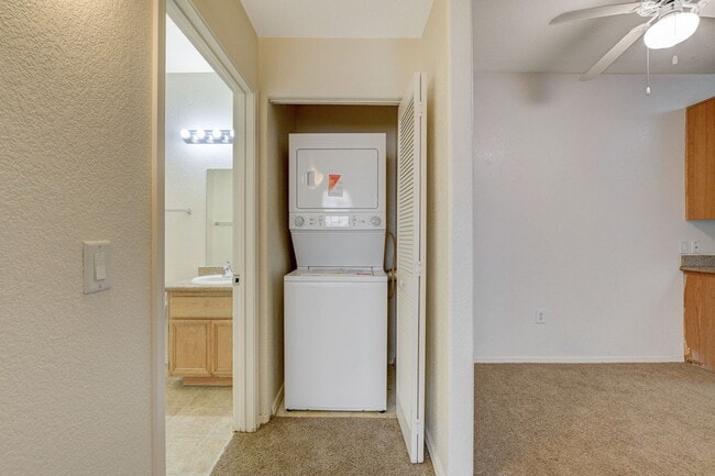Building Photo - Beautiful 2 Bedroom 2 Full Bath Condo
