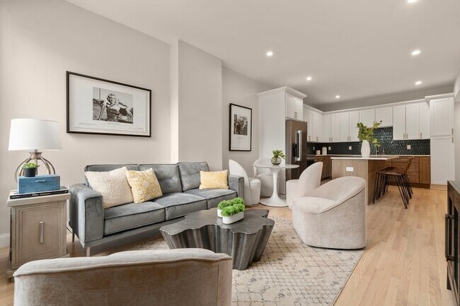 Building Photo - 587 E Broadway