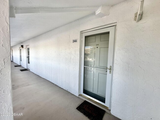 Building Photo - 4590 S Atlantic Ave