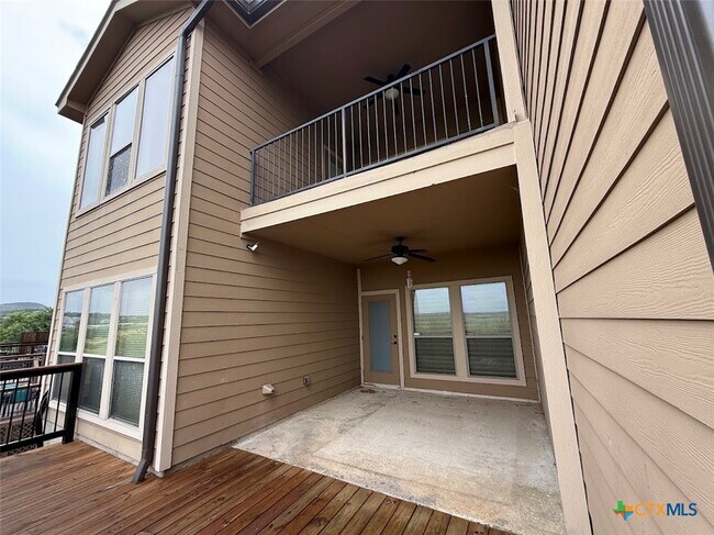 Building Photo - 976 Parkview Dr
