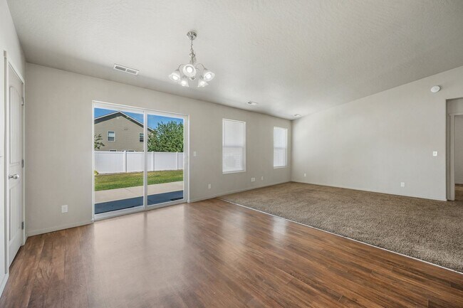 Building Photo - 3 bed 2 bath Rancher, Landings Community, CDA