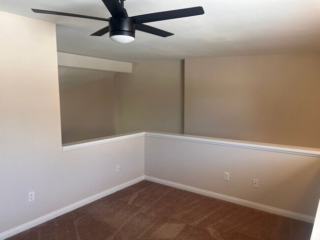 Building Photo - 2 Bedroom 2 Bathroom Plus Loft in Prime Woodland Hills