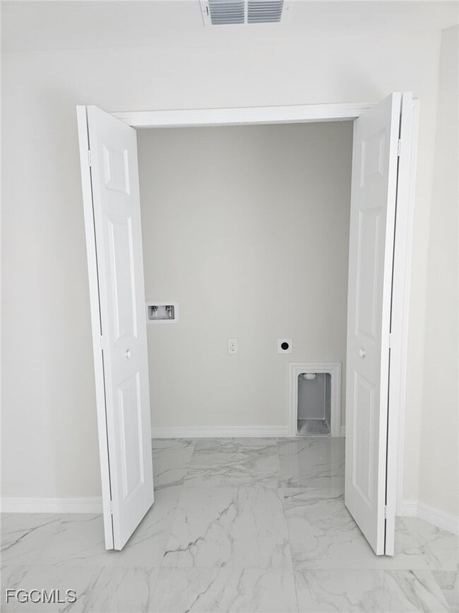 Building Photo - 399 Carrillon Ave S