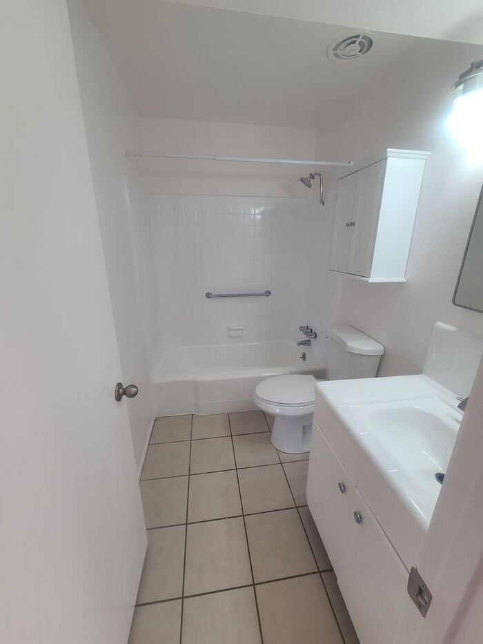 Building Photo - 3736 E Fairmount St