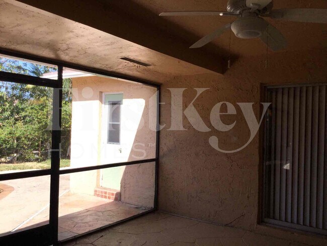 Building Photo - 8801 N Bermuda Dr