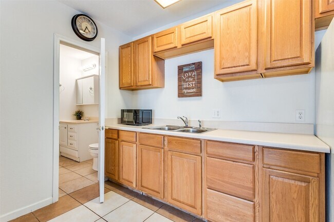 Building Photo - 1605 Cordero Ct