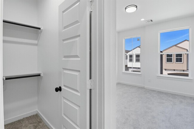 Building Photo - 2923 El Fenice Ln