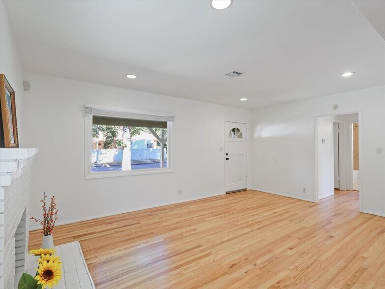 Building Photo - 15460 Sylvan St