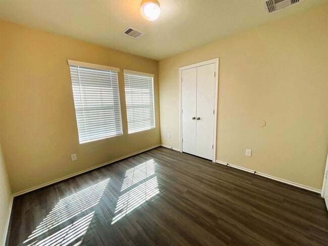 Building Photo - 819 Katydid Ct