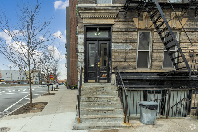 Building Entrance - 188 Eagle St