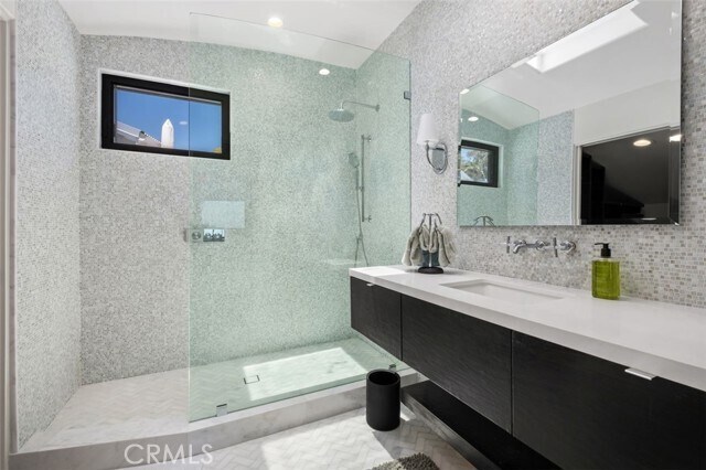 Building Photo - 31868 Circle Dr