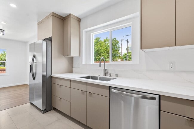 Building Photo - BEAUTIFUL CORNER HOUSE IN THE HEART OF VAL...