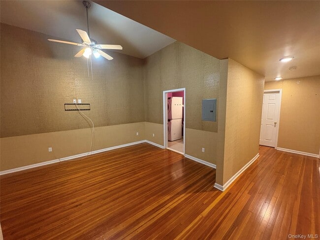 Building Photo - 4 E Main St