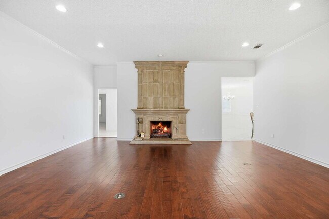 Building Photo - Top-Tier Luxury Living at 98th & Quaker | Kings Gate