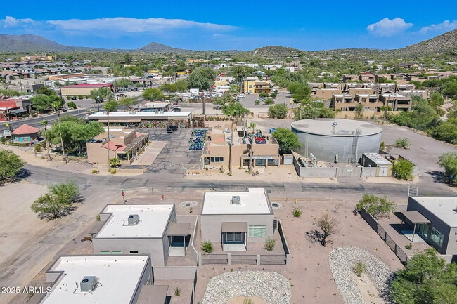 Building Photo - 6050 E Hidden Valley Dr