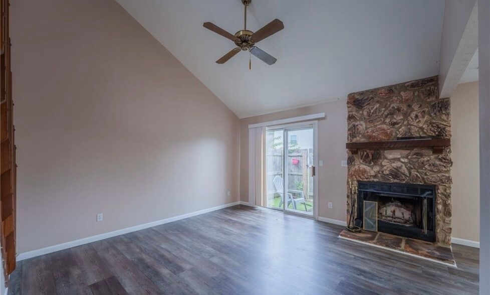 Building Photo - 2342 Raider Dr