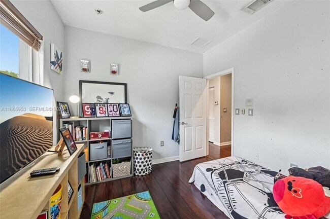 Building Photo - 3228 SE 3rd Dr