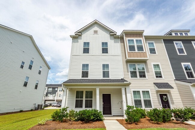 Building Photo - 4 Bedroom, 3.5 Bathroom Townhome in Foxbank Plantation - Moncks Corner