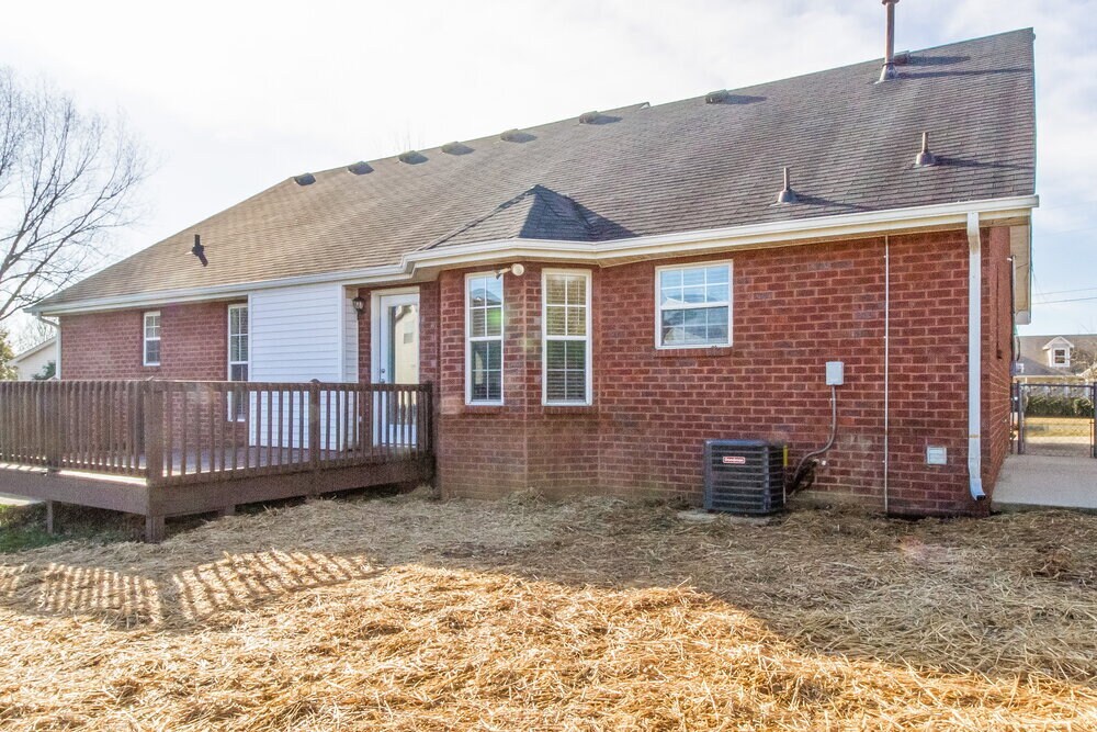 Building Photo - 713 Almondwood Pl