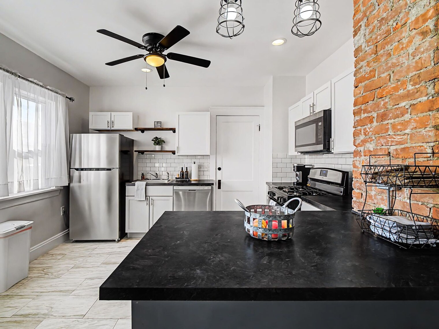 Building Photo - 10619 Bernard Ave