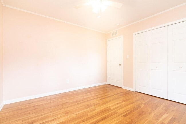 Building Photo - 3672 Middlebury Ln