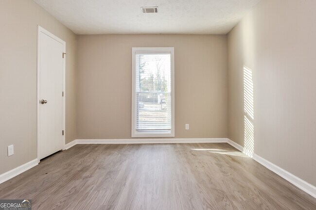 Building Photo - 5720 Twain Dr