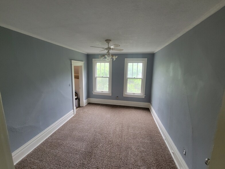 Building Photo - 739 13th Ave S