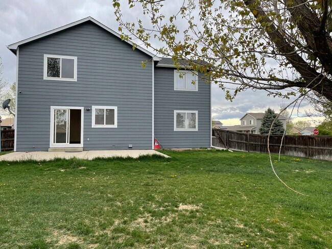 Building Photo - Beautiful 3 Bed 2.5 Bath Home in Milliken, Huge Corner Lot, Fenced Yard & Unfinished Basement