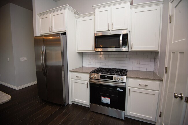 Building Photo - 4405 W Country Club Dr