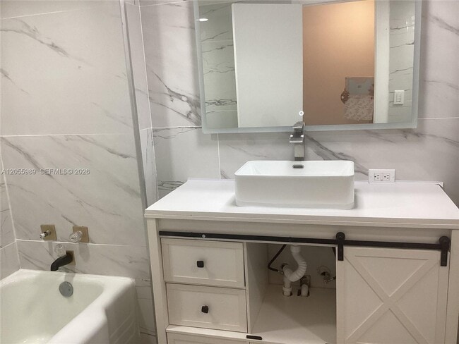 Building Photo - 800 NE 195th St