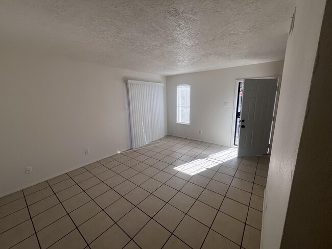 Building Photo - 1005 Dickerson Dr SE