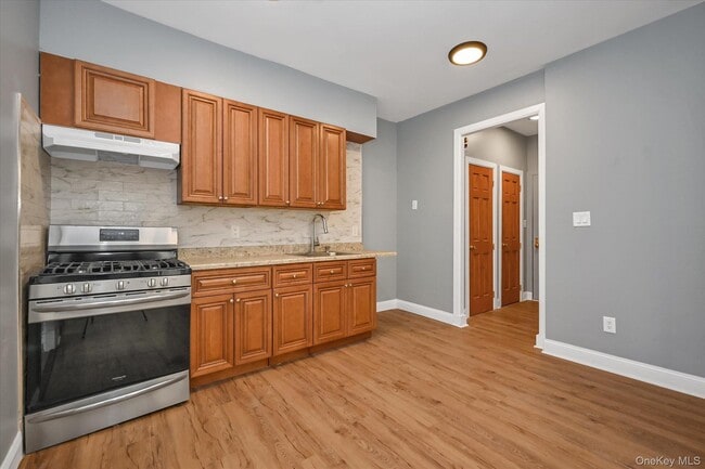 Building Photo - 438 E 98th St